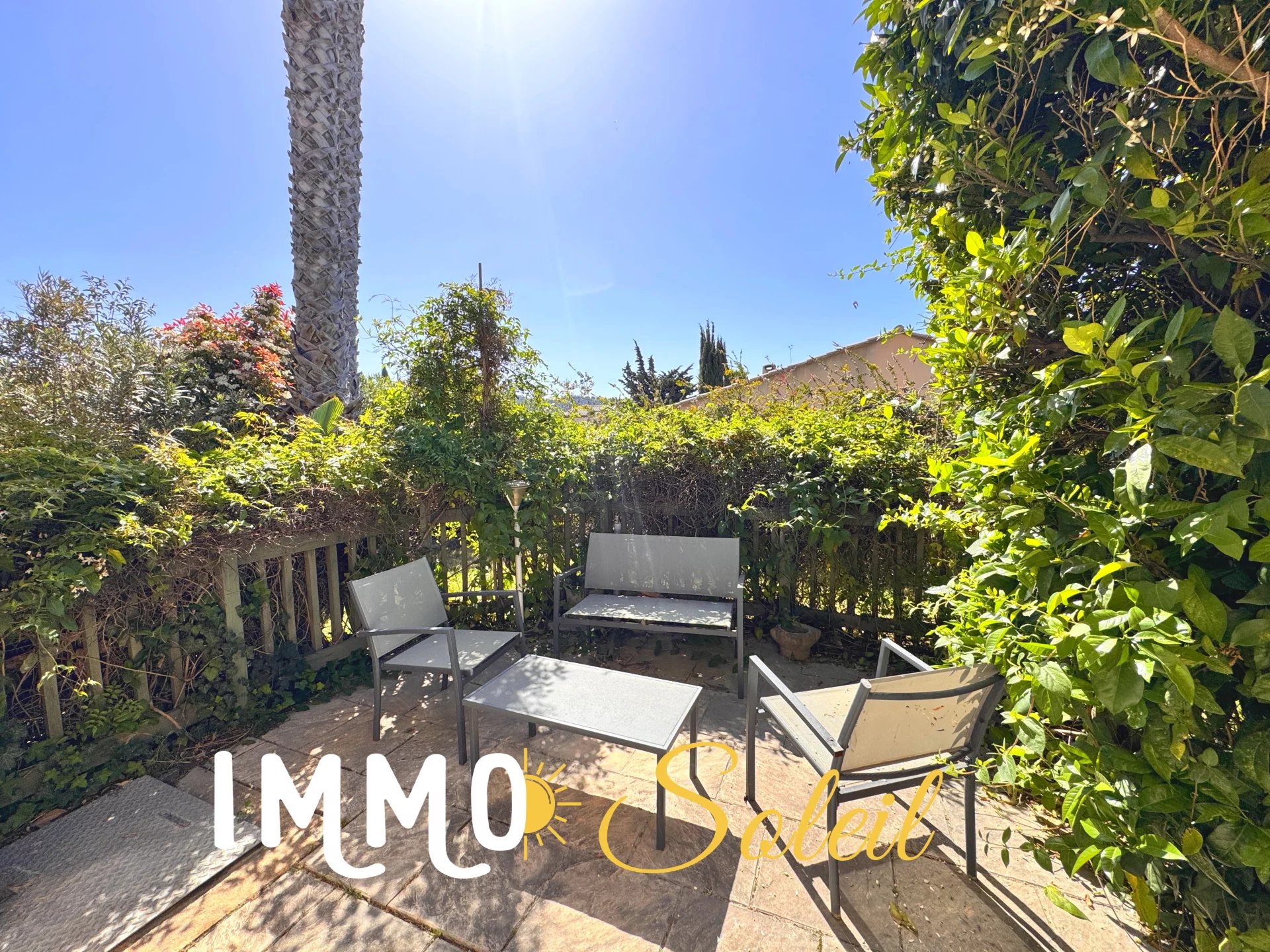 VILLA ST CYR AVEC GARAGE