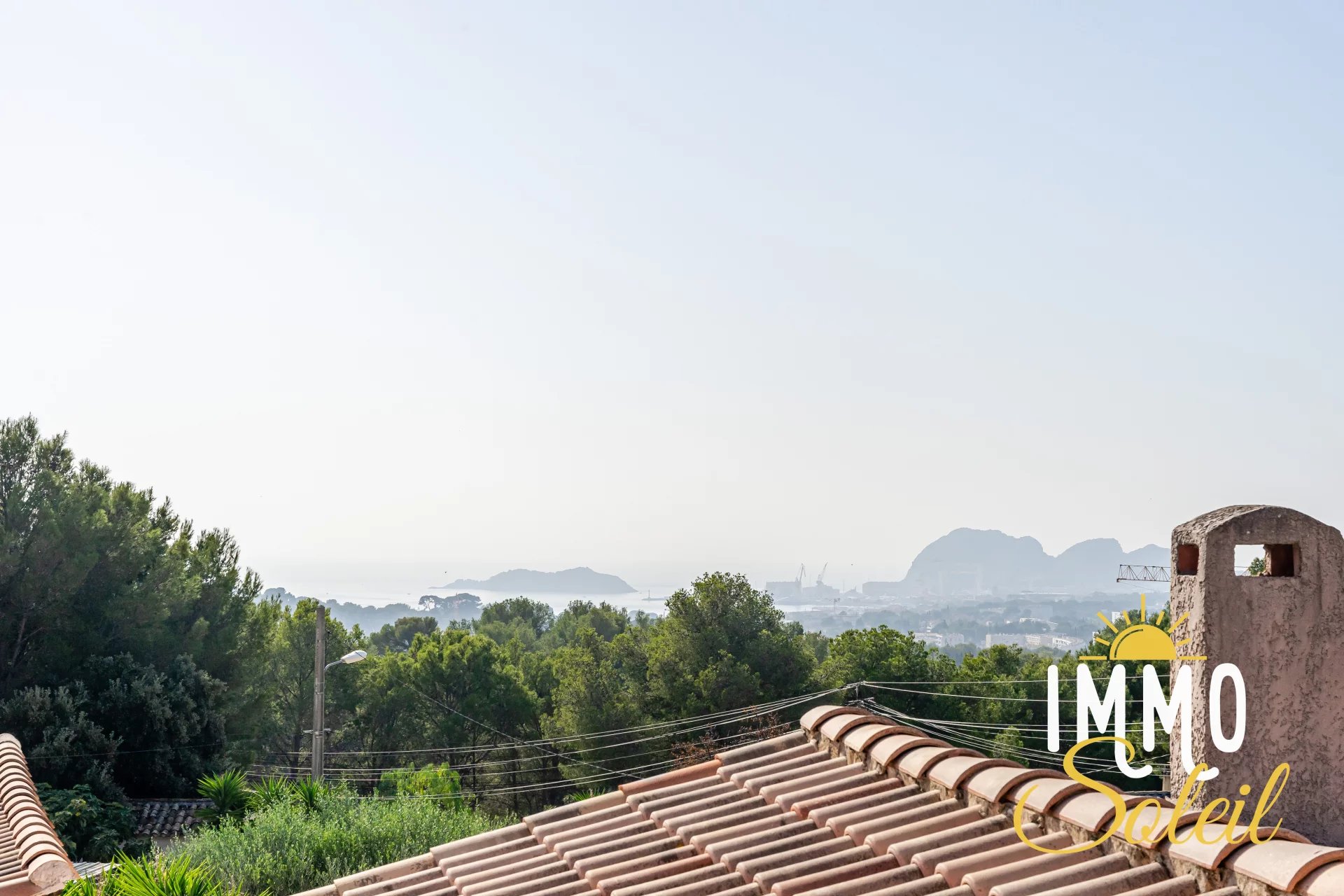 VILLA TYPE 4 + T2 CEYRESTE