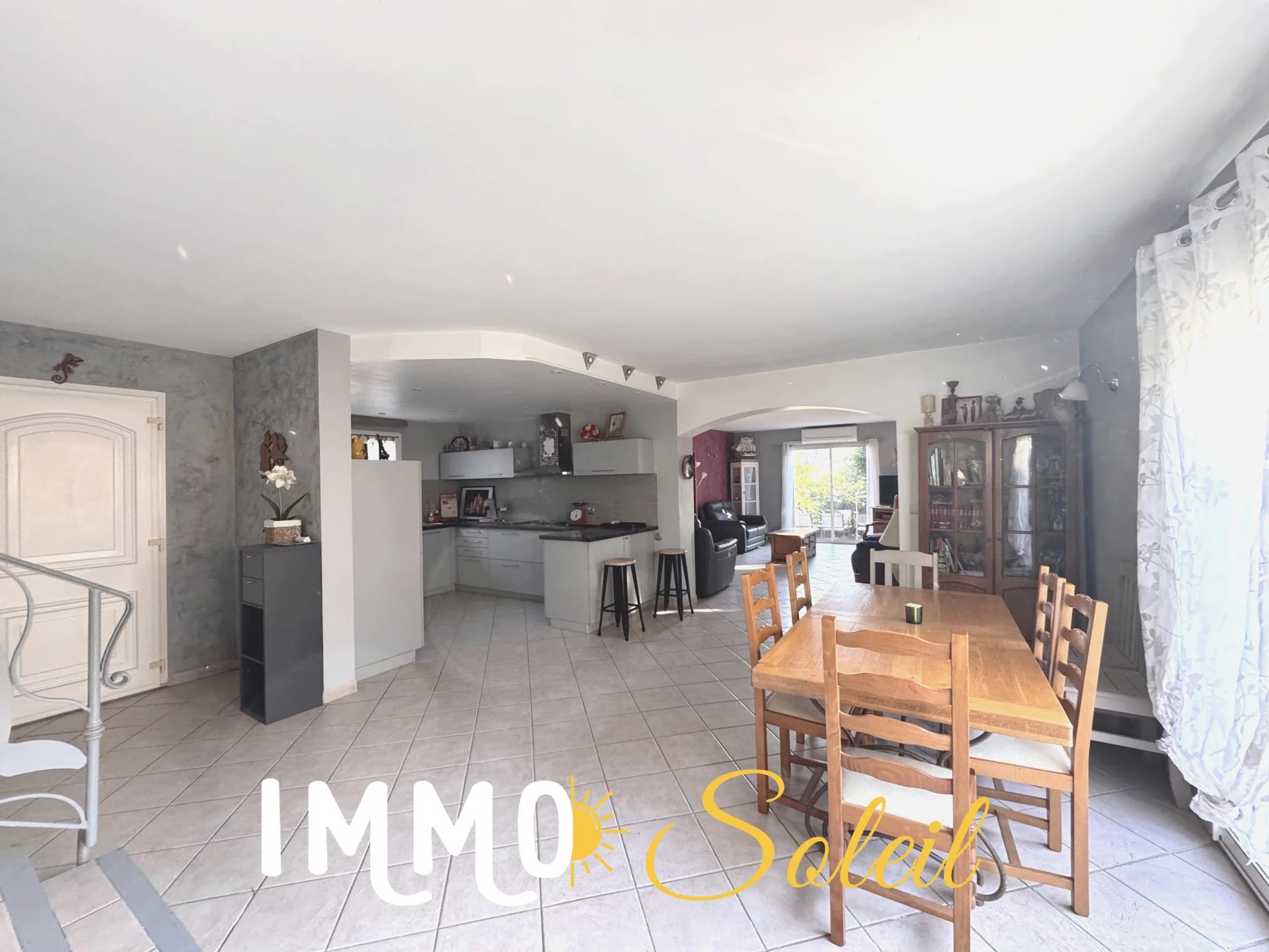 VILLA ST CYR AVEC GARAGE